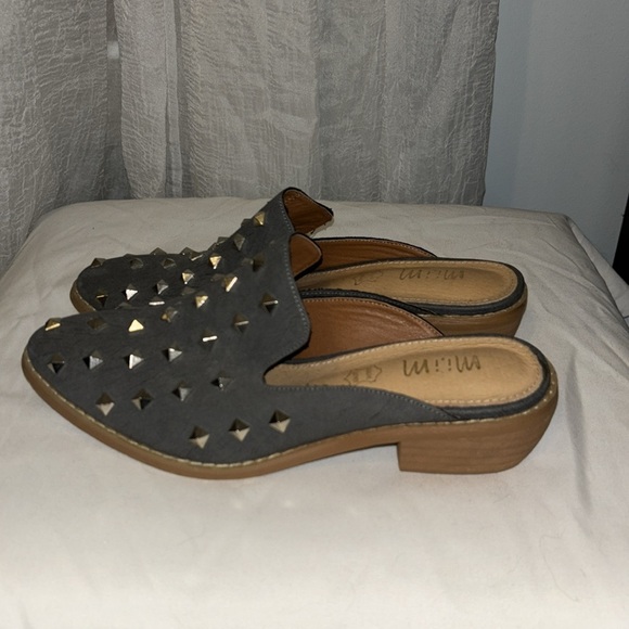Mi.iM Women's Gray Silver Studded Leather Slide on Mule Size 8 - Picture 4 of 9